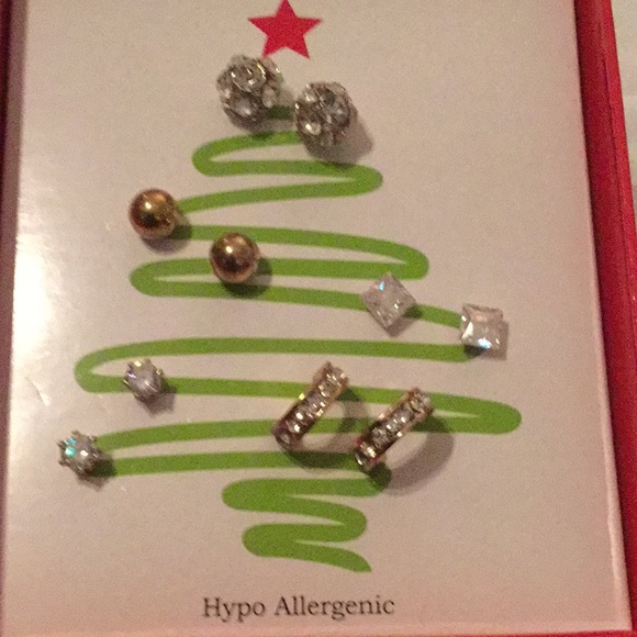 🌷NWT Gorgeous Set of 5 Sets Assorted Earrings 🌷 - Picture 2 of 5